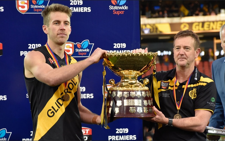 File:GF 2019 Curran cup and Stone.jpg