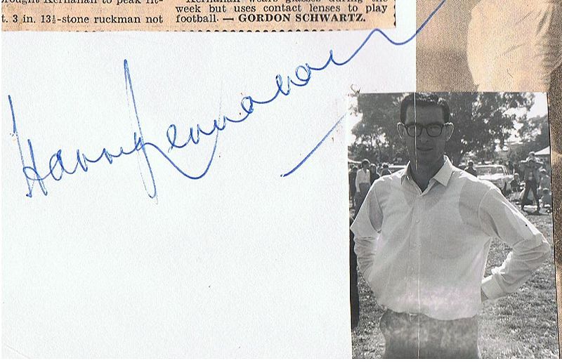 File:Harry Kernahan Autograph.jpg